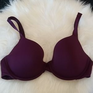 NWOT Victoria's Secret 34C bra with under wire!